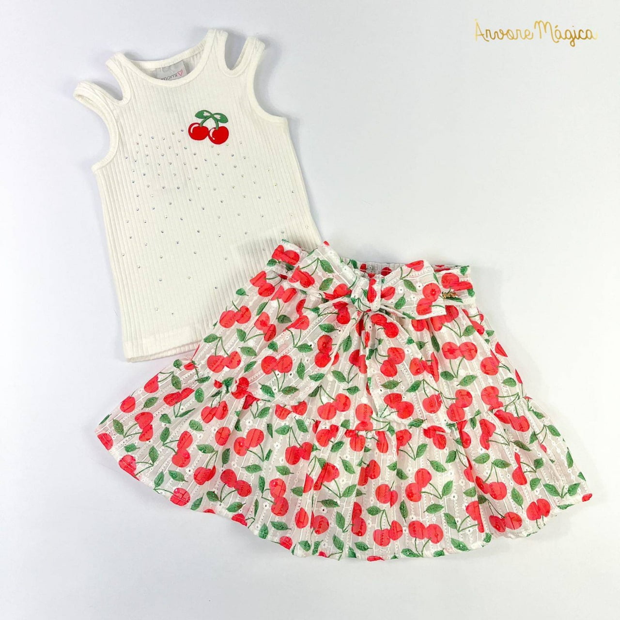 Conjunto Infantil Momi Regata Strass & Saia Cerejinhas