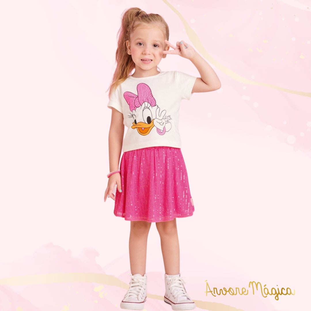 conjunto de roupas de menina desenhada à mão nas cores rosa